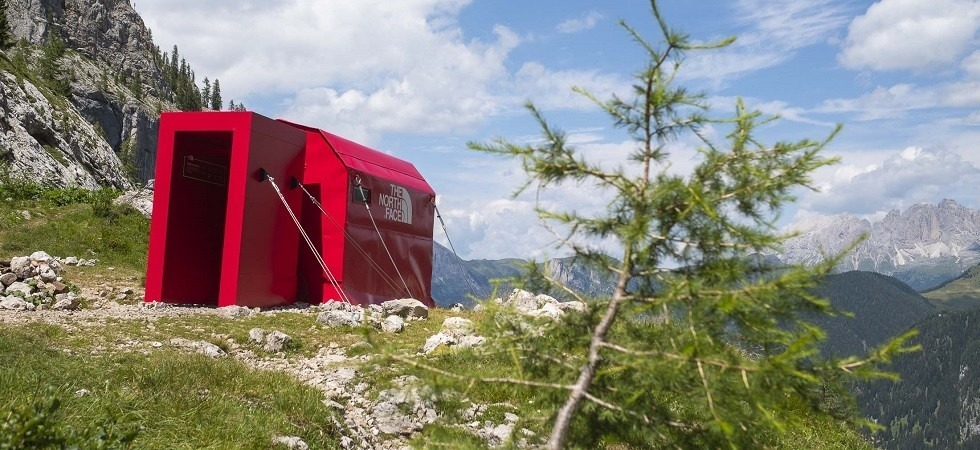 Arriva il primo temporary store targato The North Face, da Tamara Lunger a Conrad Anker all'asta otto cimeli per la Sat di